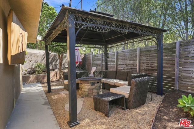 6524 S Holt Avenue, Los Angeles, CA 90056