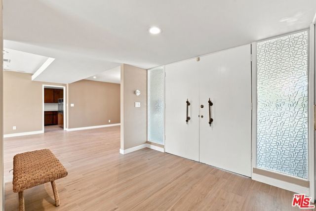 6524 S Holt Avenue, Los Angeles, CA 90056