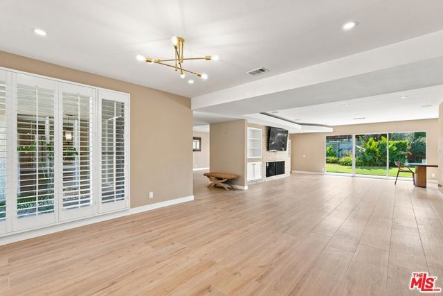 6524 S Holt Avenue, Los Angeles, CA 90056