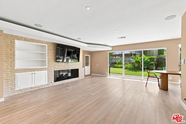 6524 S Holt Avenue, Los Angeles, CA 90056