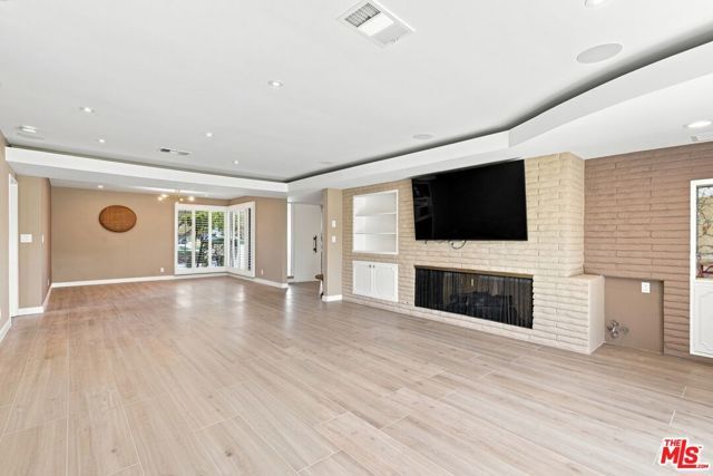 6524 S Holt Avenue, Los Angeles, CA 90056