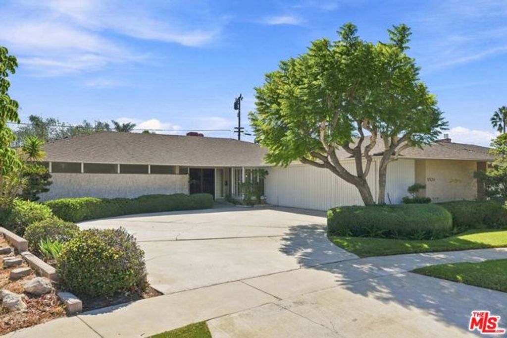 6524 S Holt Avenue, Los Angeles, CA 90056