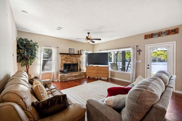 565 Sherwood Forest Drive N, Ivanhoe, TX 75979