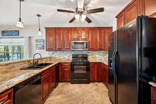 565 Sherwood Forest Drive N, Ivanhoe, TX 75979