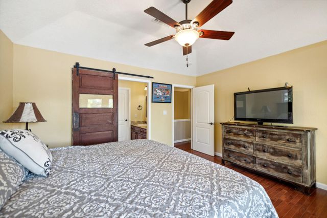 565 Sherwood Forest Drive N, Ivanhoe, TX 75979