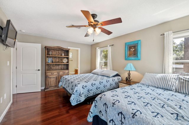 565 Sherwood Forest Drive N, Ivanhoe, TX 75979