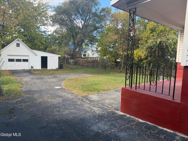 1732 Avenue H, Schenectady, NY 12304