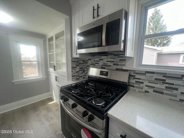 1732 Avenue H, Schenectady, NY 12304