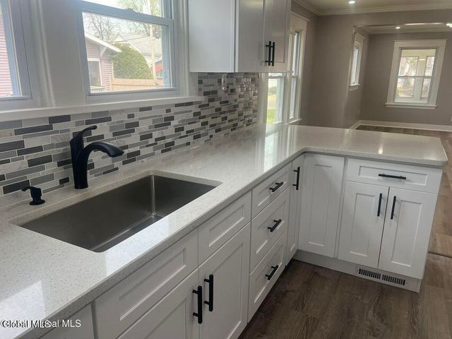 1732 Avenue H, Schenectady, NY 12304