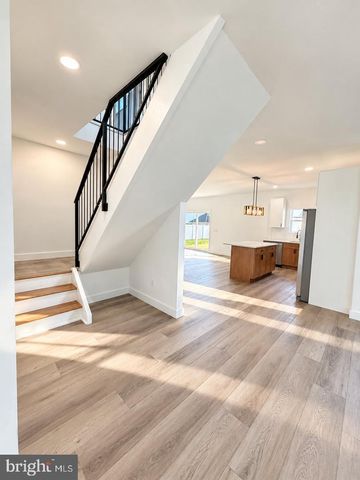 6 APRICOT LN, Levittown, PA 19055