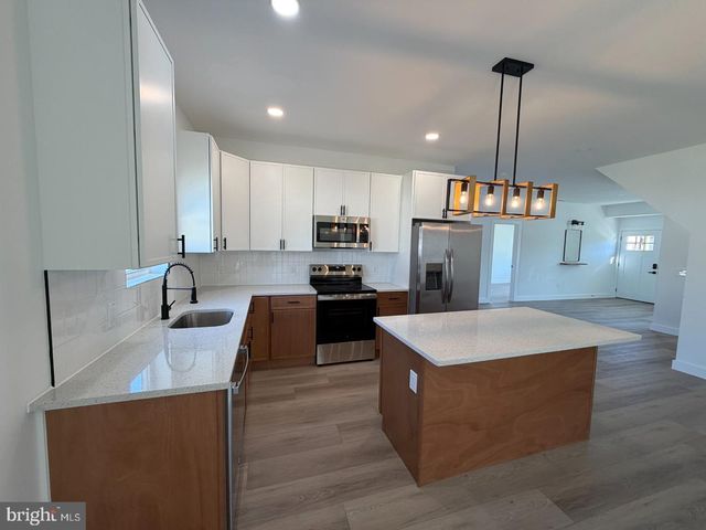 6 APRICOT LN, Levittown, PA 19055