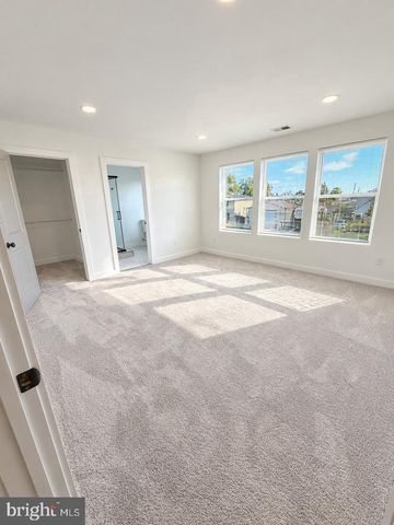 6 APRICOT LN, Levittown, PA 19055