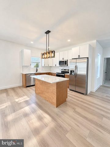 6 APRICOT LN, Levittown, PA 19055