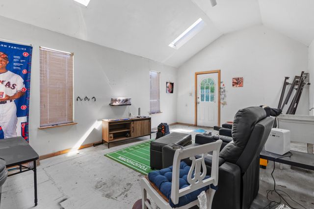 805 S 3rd Street, Grandview, TX 76050