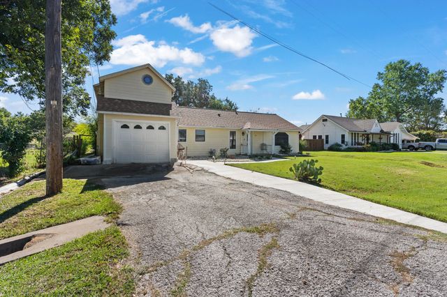 805 S 3rd Street, Grandview, TX 76050