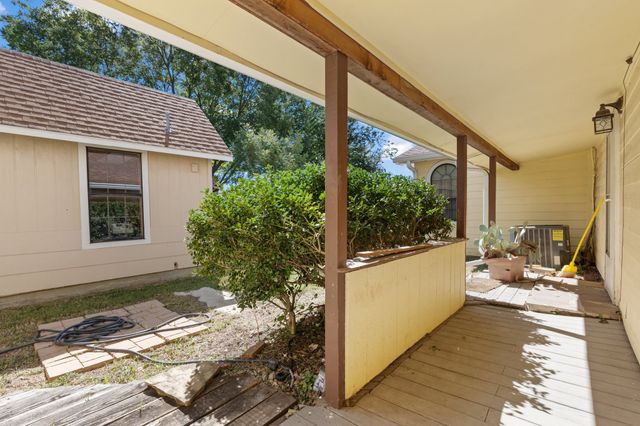 805 S 3rd Street, Grandview, TX 76050