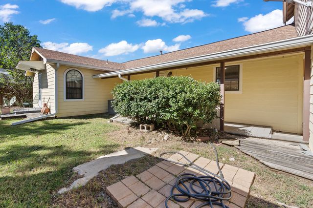 805 S 3rd Street, Grandview, TX 76050