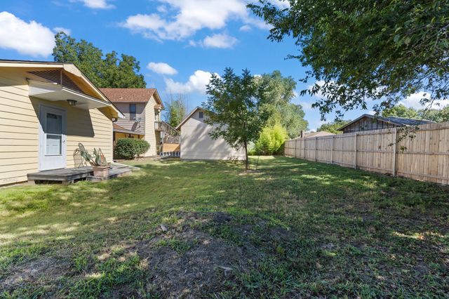 805 S 3rd Street, Grandview, TX 76050