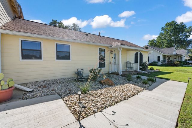 805 S 3rd Street, Grandview, TX 76050