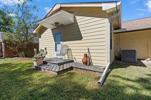 805 S 3rd Street, Grandview, TX 76050