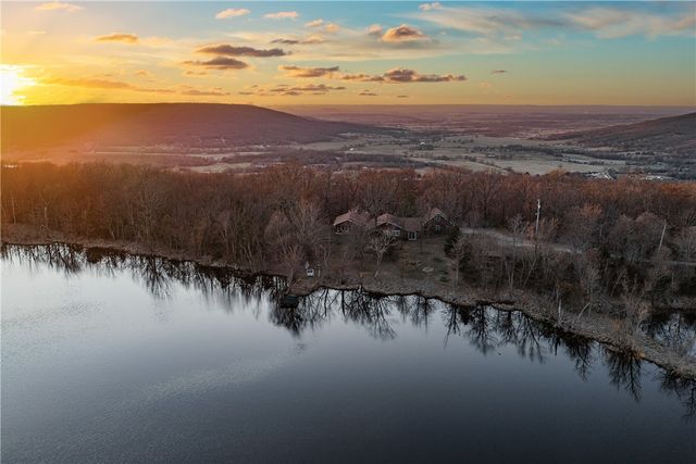 11487 Tony Mountain Road, Fayetteville, AR 72701