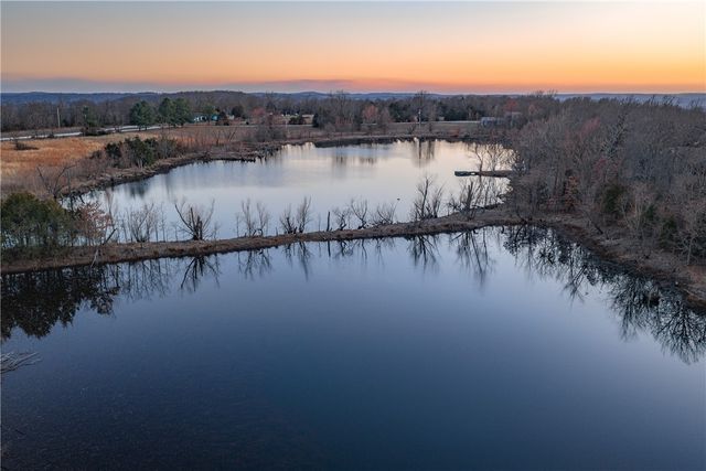 11487 Tony Mountain Road, Fayetteville, AR 72701