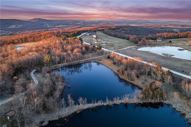 11487 Tony Mountain Road, Fayetteville, AR 72701