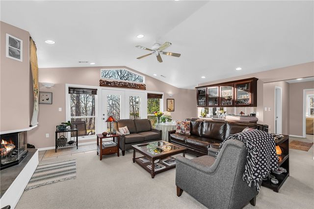 11487 Tony Mountain Road, Fayetteville, AR 72701