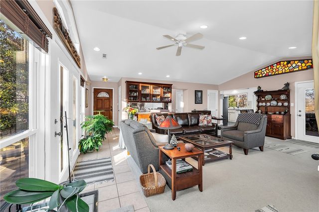 11487 Tony Mountain Road, Fayetteville, AR 72701