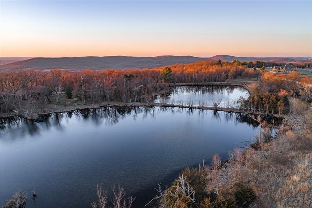 11487 Tony Mountain Road, Fayetteville, AR 72701