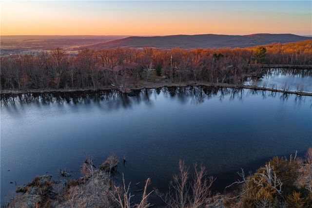 11487 Tony Mountain Road, Fayetteville, AR 72701