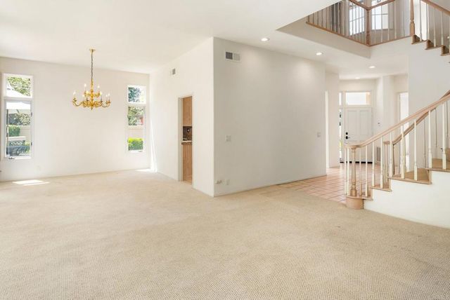 9618 Claiborne Square, La Jolla, CA 92037