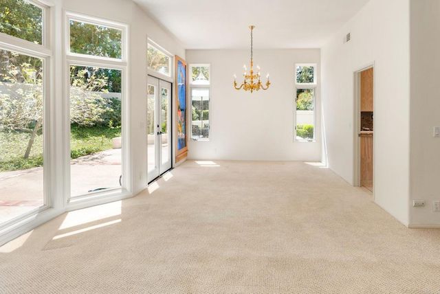 9618 Claiborne Square, La Jolla, CA 92037