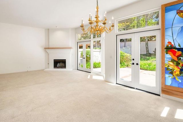 9618 Claiborne Square, La Jolla, CA 92037