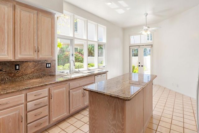 9618 Claiborne Square, La Jolla, CA 92037
