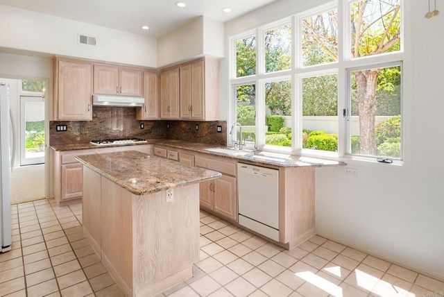 9618 Claiborne Square, La Jolla, CA 92037