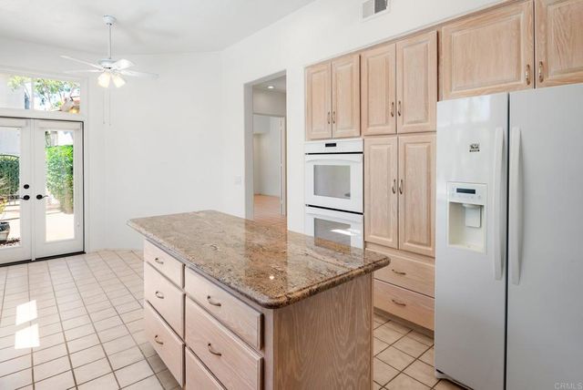 9618 Claiborne Square, La Jolla, CA 92037