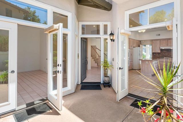 9618 Claiborne Square, La Jolla, CA 92037