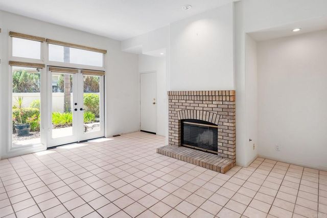 9618 Claiborne Square, La Jolla, CA 92037
