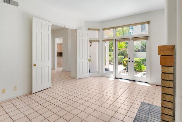 9618 Claiborne Square, La Jolla, CA 92037