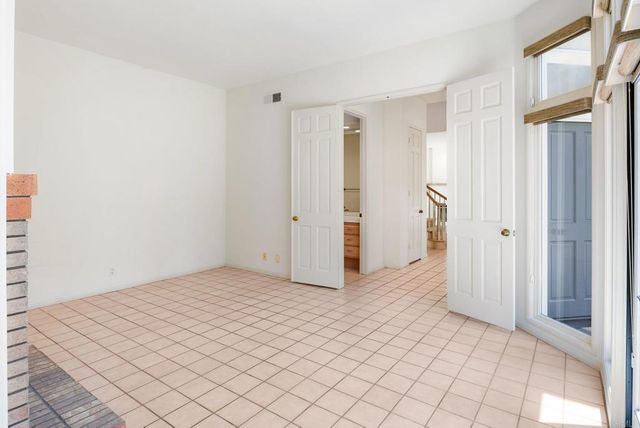 9618 Claiborne Square, La Jolla, CA 92037