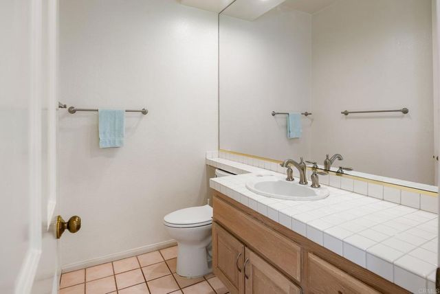 9618 Claiborne Square, La Jolla, CA 92037