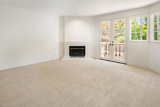 9618 Claiborne Square, La Jolla, CA 92037
