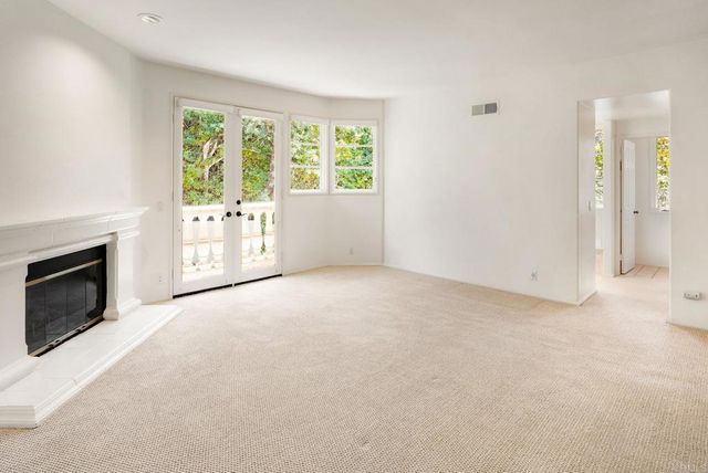 9618 Claiborne Square, La Jolla, CA 92037