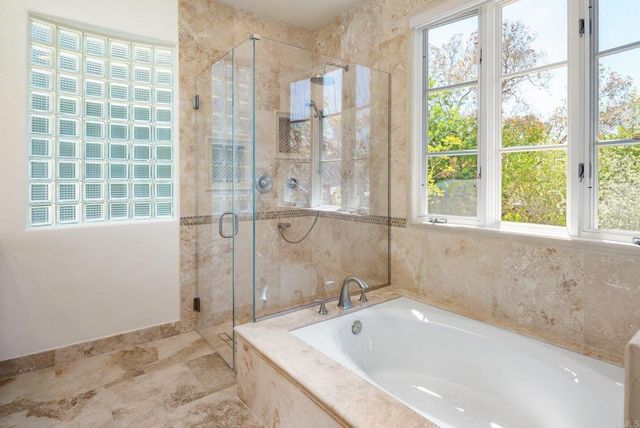 9618 Claiborne Square, La Jolla, CA 92037