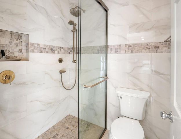9618 Claiborne Square, La Jolla, CA 92037