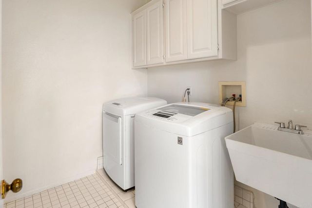 9618 Claiborne Square, La Jolla, CA 92037