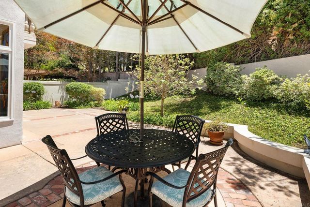 9618 Claiborne Square, La Jolla, CA 92037