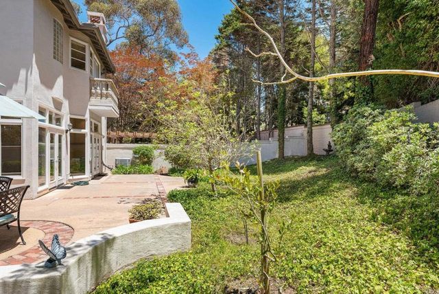 9618 Claiborne Square, La Jolla, CA 92037