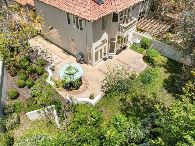 9618 Claiborne Square, La Jolla, CA 92037
